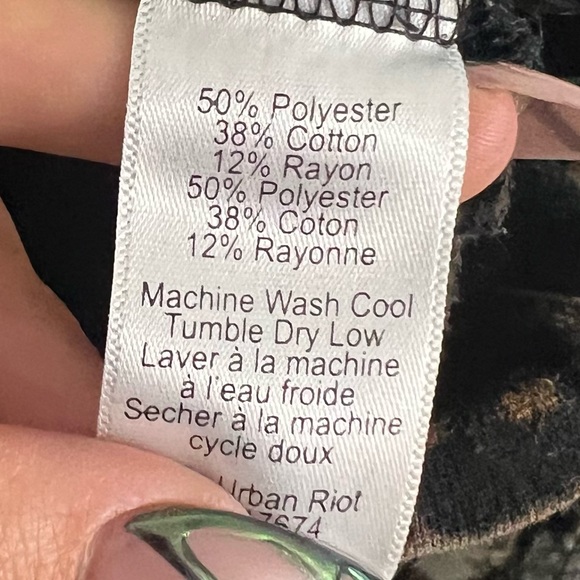 One of a Kind Splatter Tye Dye with black base size Medium - Picture 6 of 11